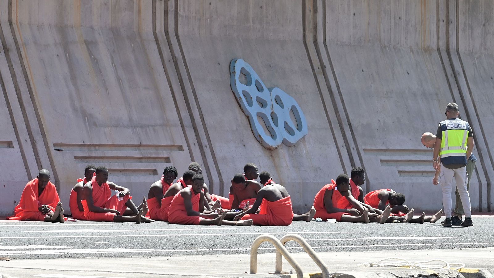 El Gobierno remite a la Fiscalía de Menores el protocolo canario de acogida de menores migrantes | Ver