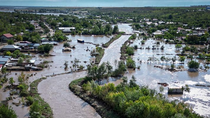 Telediario Fin de Semana - Al menos cuatro muertos y miles de casas afectadas por las inundaciones en Rumanía