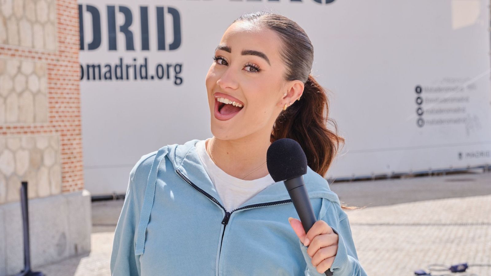 Marina Rivers se adentra en los rodajes de 'MasterChef Celebrity 9' para enseñarnos todo lo que ocurra tras las cámaras. Todos los martes en Playz.