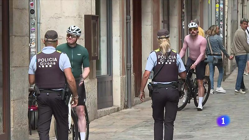 Girona comença a multar les infraccions dels ciclistes que circulin pel Barri Vell - L'Informatiu | Veure