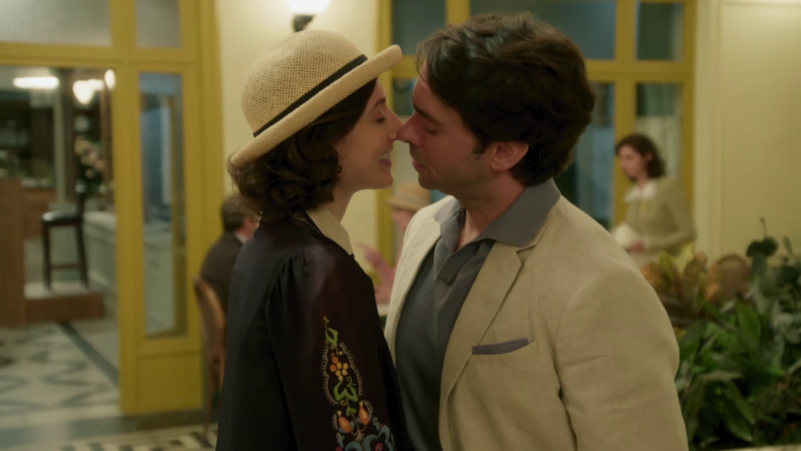 Inés y Agustín deciden empezar una nueva relación juntos - Salón de té La Moderna | Ver