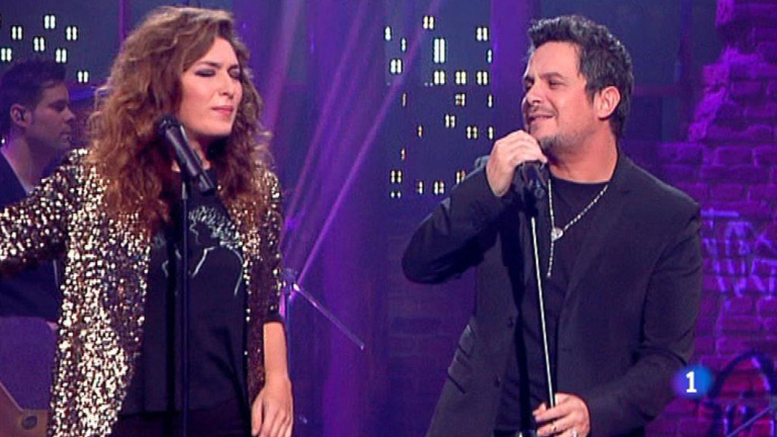 Alejandro Sanz y Estrella Morente cantan 'Cuando nadie me ve'