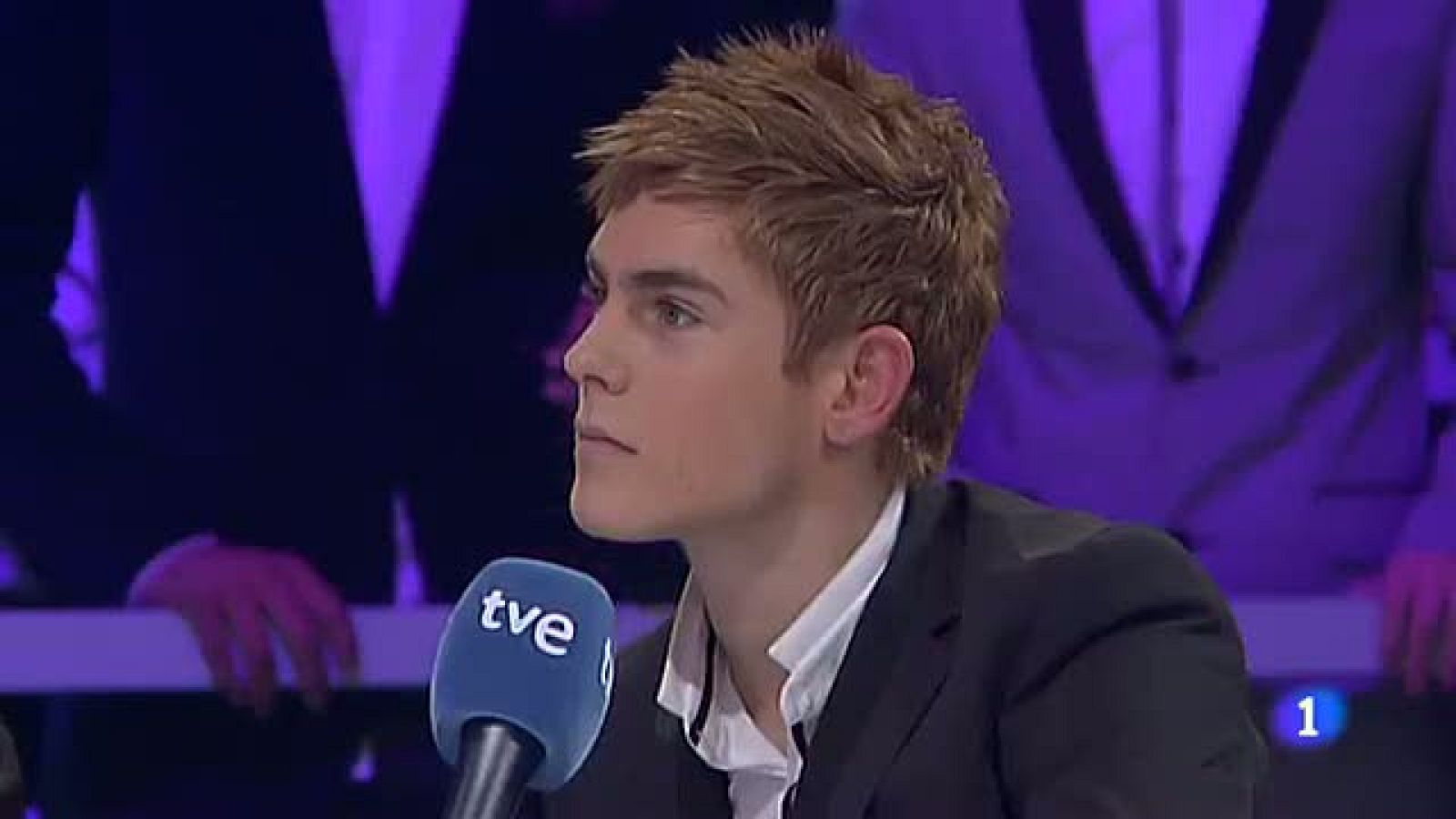 Patrick Criado canta 'Ayer la vi' en 'Bailando y cantando contigo'