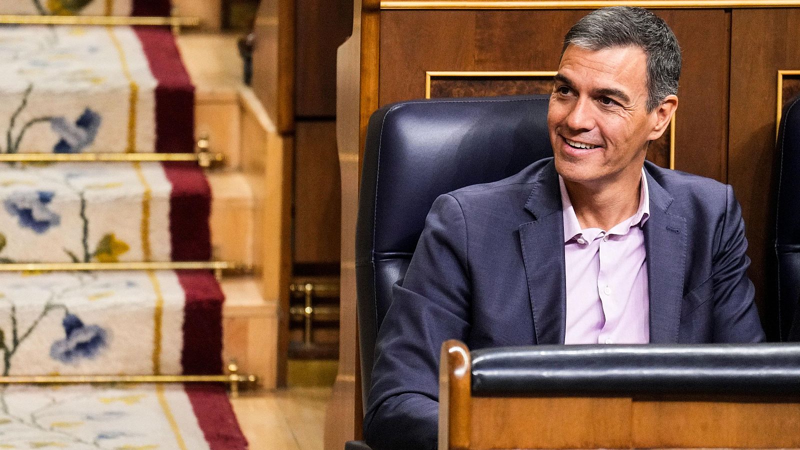 Feijóo acusa a Sánchez de "perseguir" a periodistas y este le pide que "abandone la oposición avinagrada" - Especiales informativos | Ver