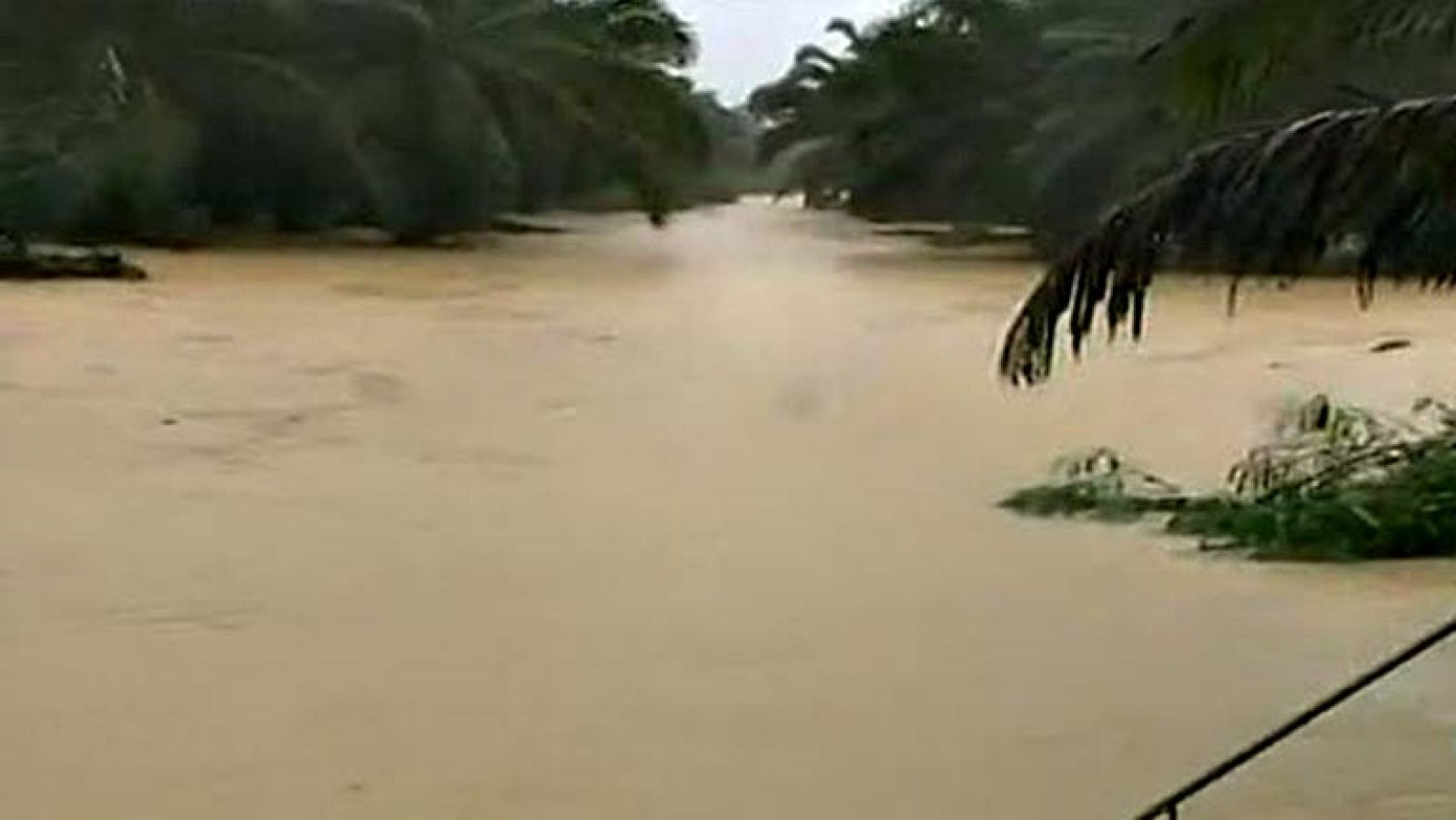 Miles de desplazados por las inundaciones en Malasia y Tailandia