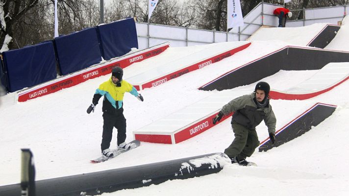 Telediario 1 - El parque Gorki se engalana para celebrar la Navidad