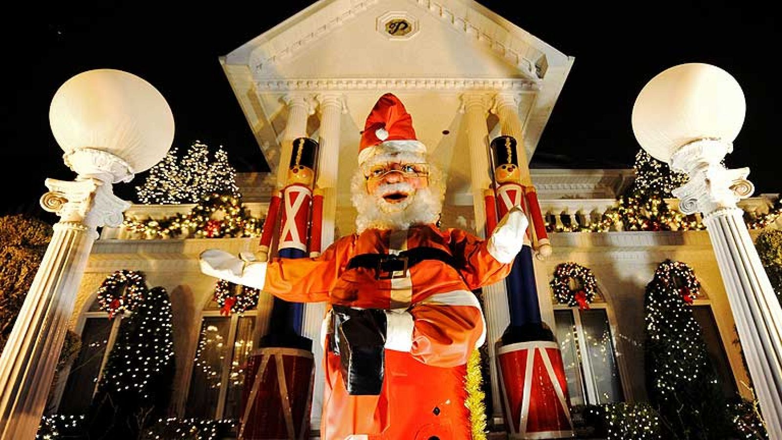 Papá Noel deja sus regalos a los más pequeños | Ver