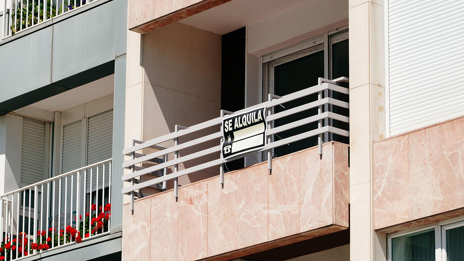 Auge del alquiler temporal: los expertos abogan por aumentar la regulación - La hora de La 1 | Ver