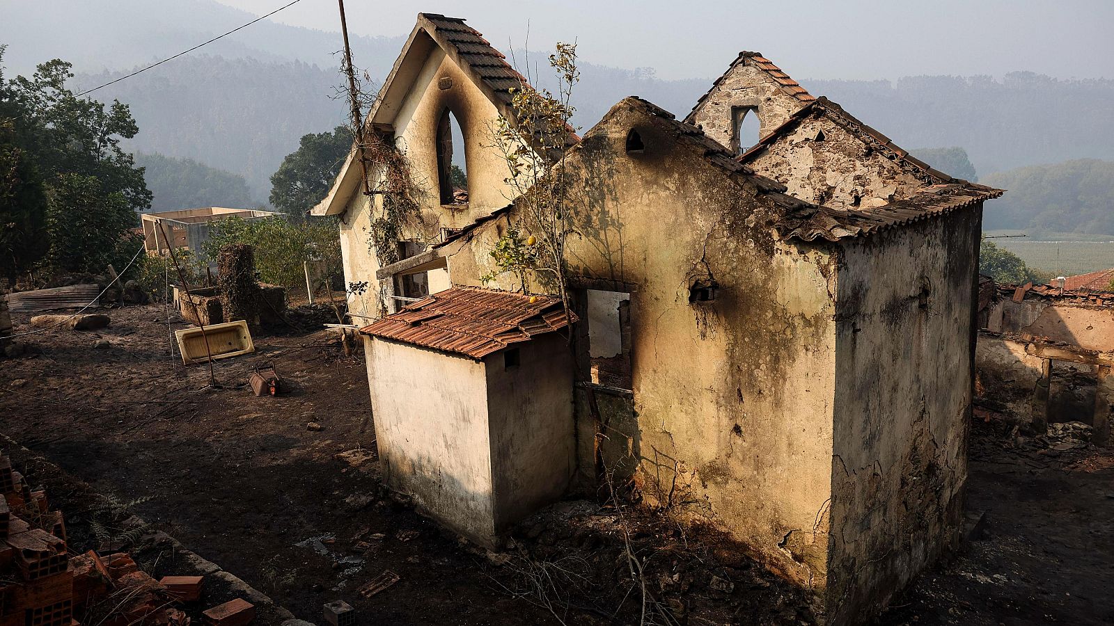 Efectivos de la UME luchan contra los incendios en Portugal | Ver
