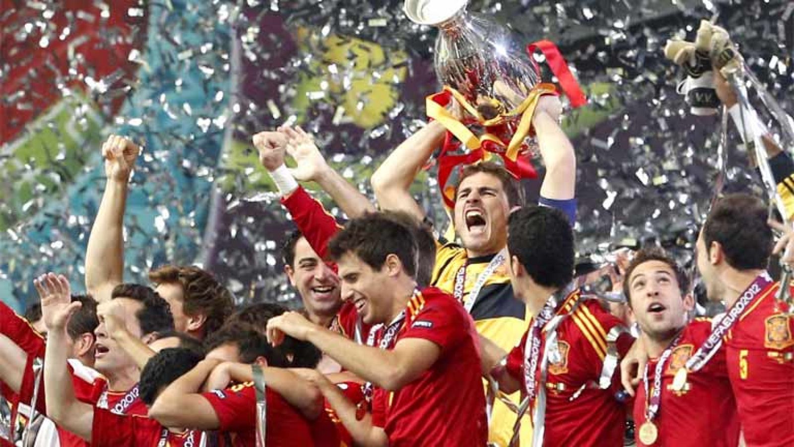 Por quinto año consecutivo, la selección española cierra 2012 como la mejor del mundo. La conquista de la Eurocopa, por segunda vez consecutiva, mantiene al combinado dirigido por Vicente del Bosque como la número uno del escalafón de la FIFA.