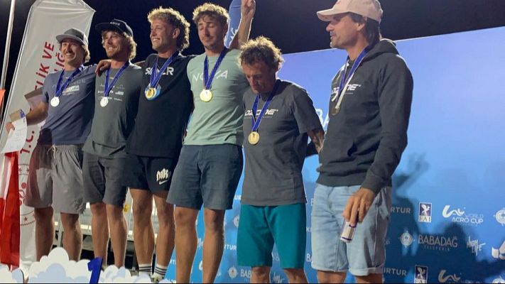 Telediario 1 - Horacio Llorens y Raúl Rodríguez, bronce mundial en parapente acrobático