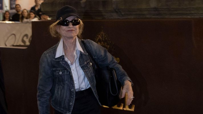 Telediario 1 - Isabelle Huppert sale de su zona de confort en 'Necesidades de una viajera'