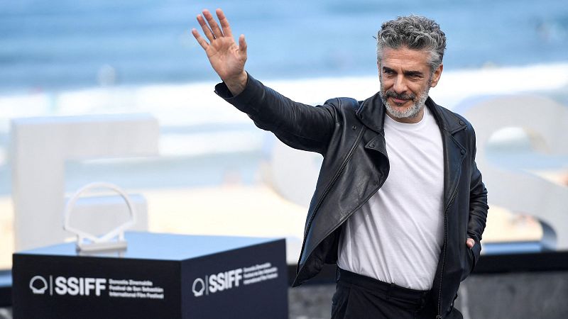 "El hombre que amaba los platos voladores" en el festival de cine de San Sebastin | Ver