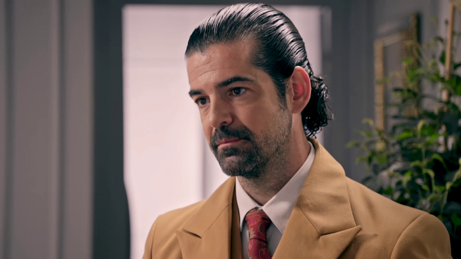 César se disculpa ante Maruja - Salón de té La Moderna | Ver