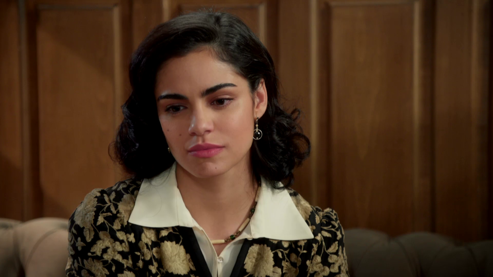 Paula se enfrenta a su padre - Salón de té La Moderna | Ver