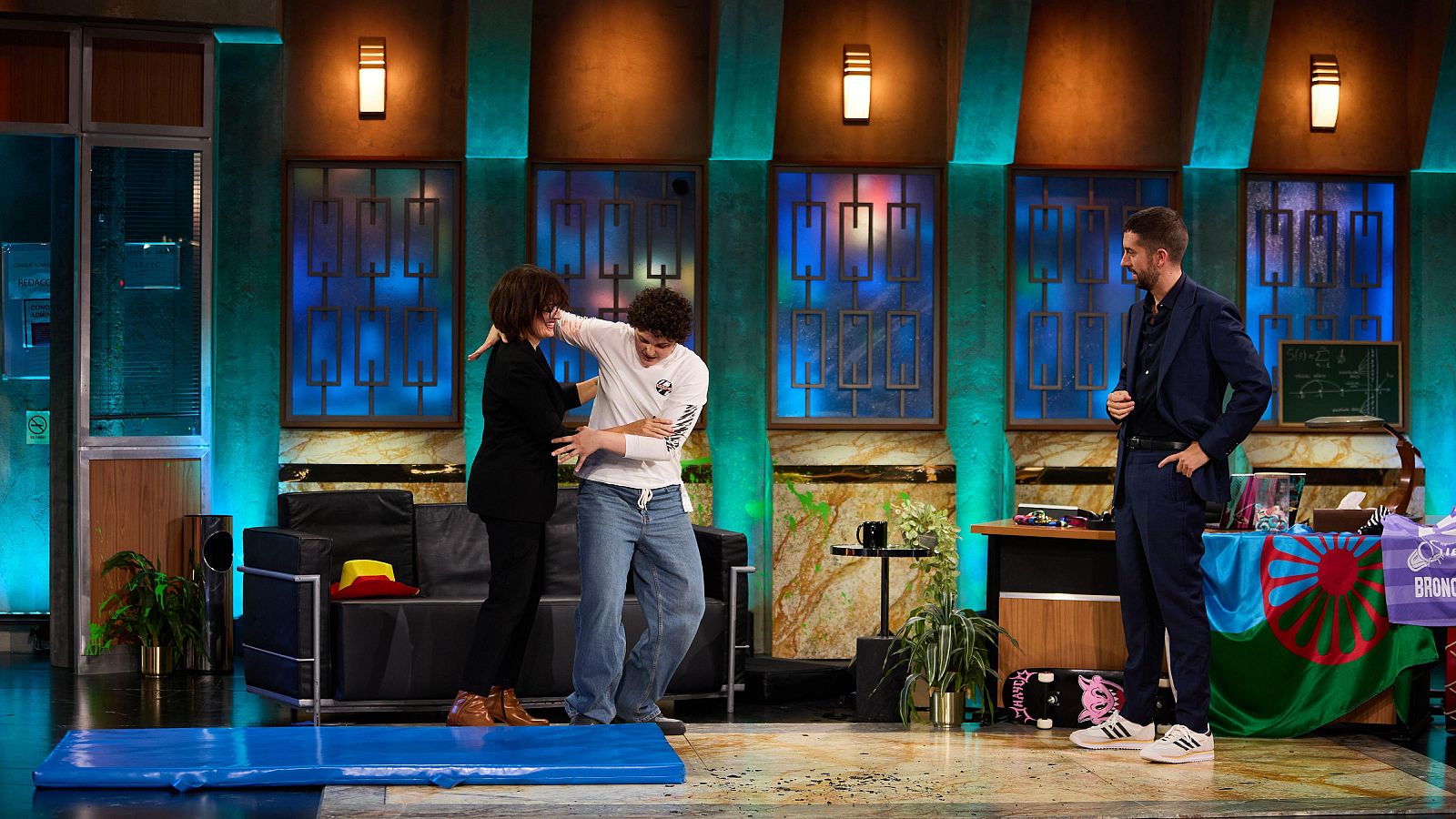 La Revuelta | Merche García enseña defensa a Silvia Abril 26/9/24 - La Revuelta | Ver