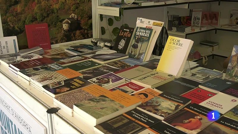 La Setmana del Llibre en Català tanca amb rècord de vendes i assistència - L'Informatiu | Veure