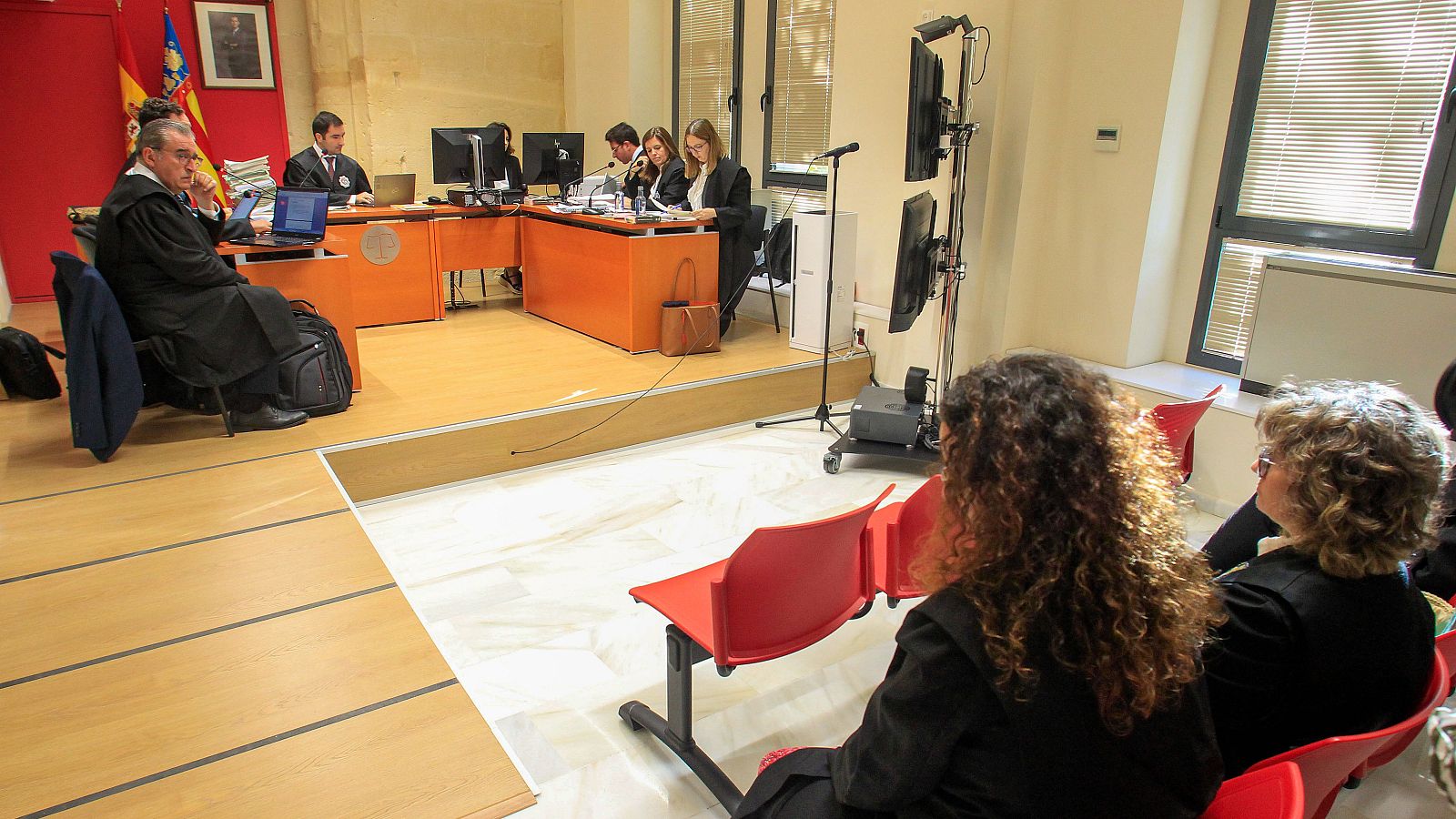 Comienza el juicio por las 74 muertes en una residencia de Alcoy | Ver