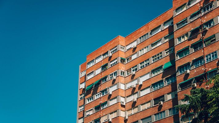 Telediario 1 - El euríbor cierra septiembre en el 2,94% y abarata las hipotecas en más de 100 euros al mes