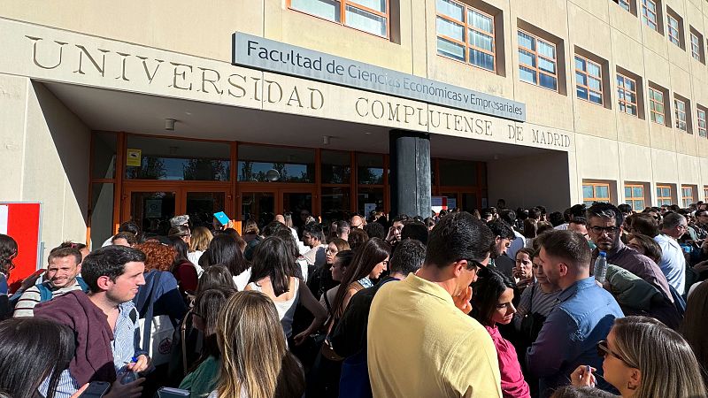 RTVE: los afectados por la suspensión de la oposición se concentran - Telediario 1 | Ver