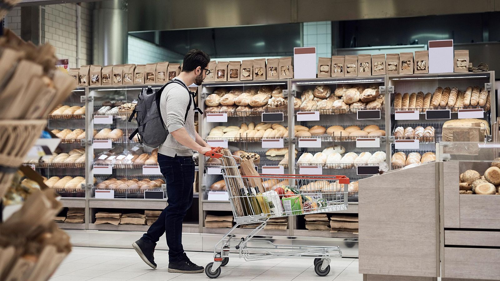 La supresión del IVA al aceite de oliva y alimentos básicos decae este martes: estará al 2% hasta el fin del año - Telediario 1 | Ver