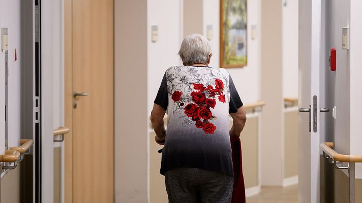 Telediario 2 - Aislamiento y abandono, la situación de los mayores en las residencias de Madrid durante la pandemia