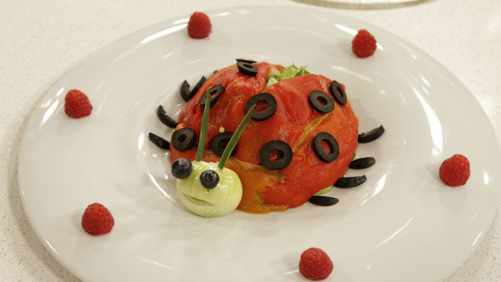 Saber cocinar - Truco - Ensalada con forma de mariquita