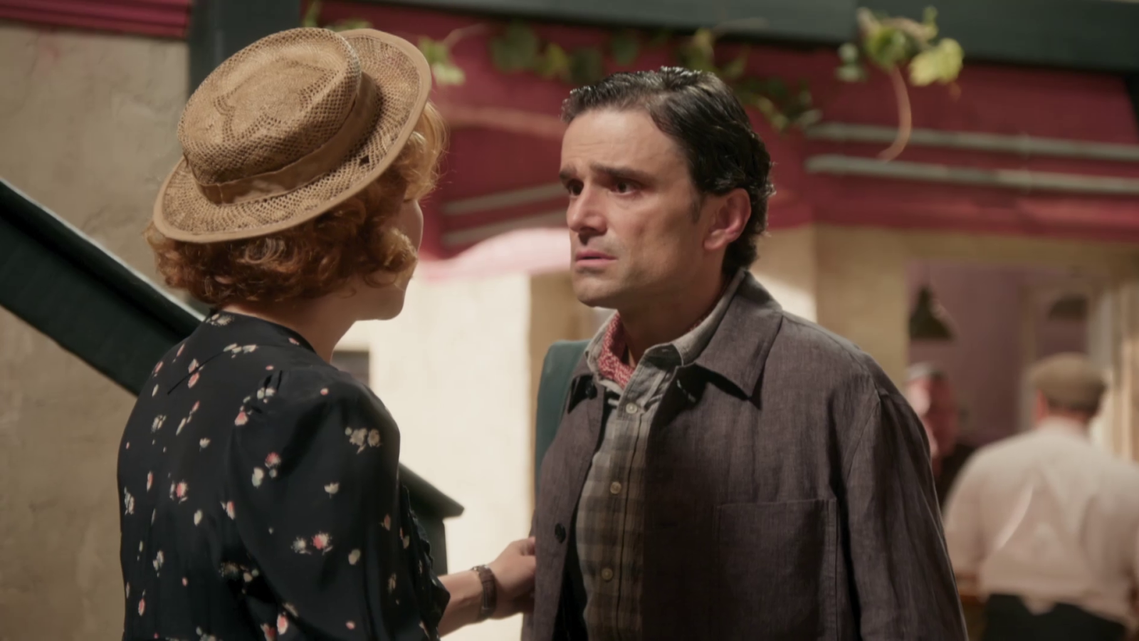 Pietro se desorienta en la corrala - Salón de té La Moderna | Ver