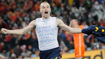 Andrs Iniesta se retira del ftbol profesional