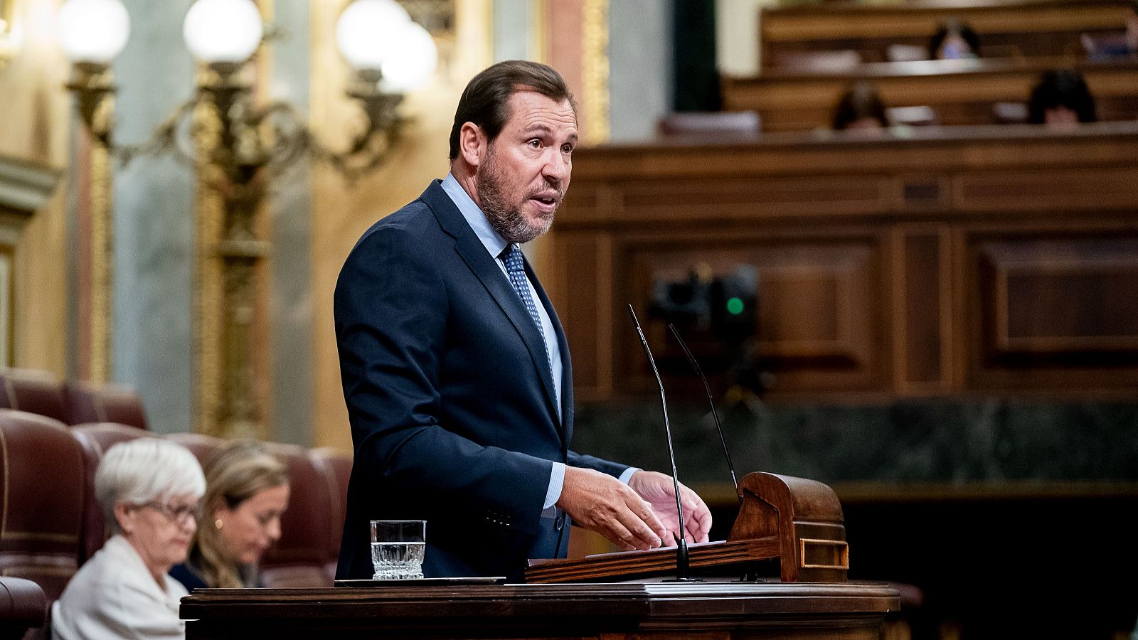 Puente avanza que habrá "ayudas" para "usuarios recurrentes, vulnerables y jóvenes" del tren - La hora de La 1 | Ver