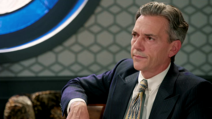 Salón de té La Moderna - Emiliano se enfrenta al teniente por defender a Rodrigo