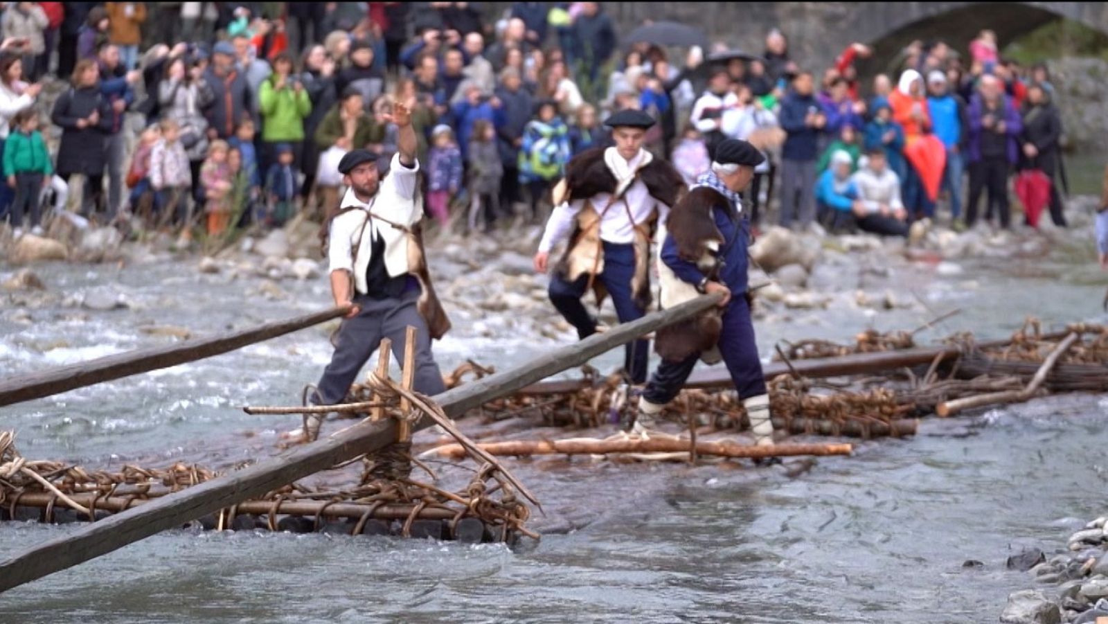 'Beatus Ille' explora la diversidad de pueblos rurales en España, mostrando su resiliencia y comunidad.