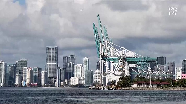 Telediario 2 - La huelga de estibadores de EE.UU. paraliza los principales puertos del país