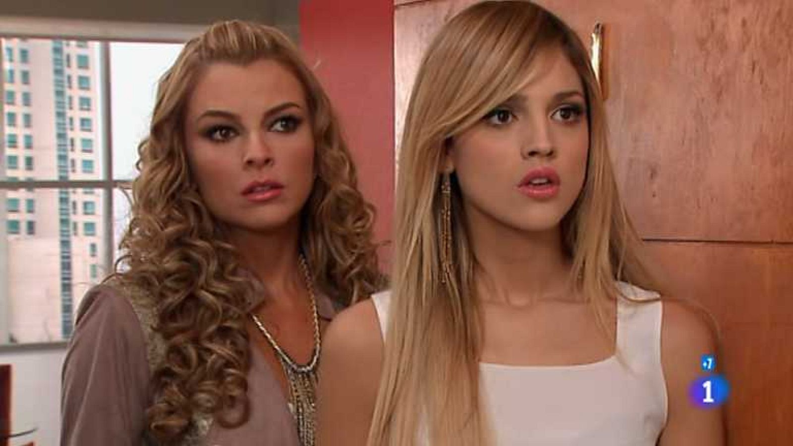 Amores verdaderos - Capítulo 56 - Nikki cuestiona a Kendra su relación con un hombre casado - ver ahora