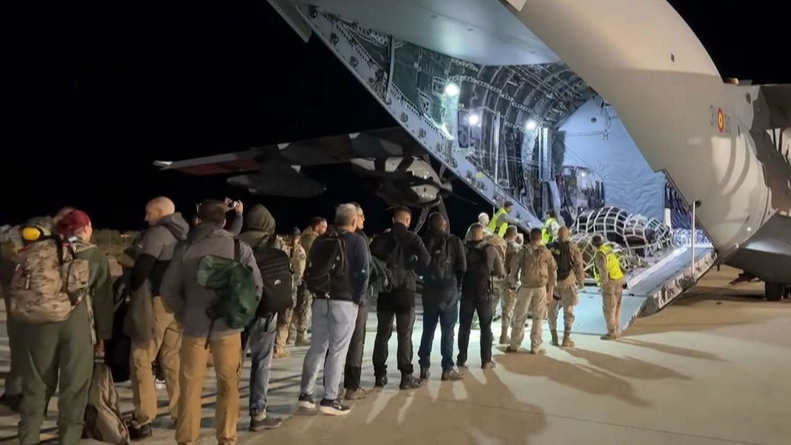 Aterriza en Beirut el primer avión para repatriar a los españoles - Informativo 24h | Ver