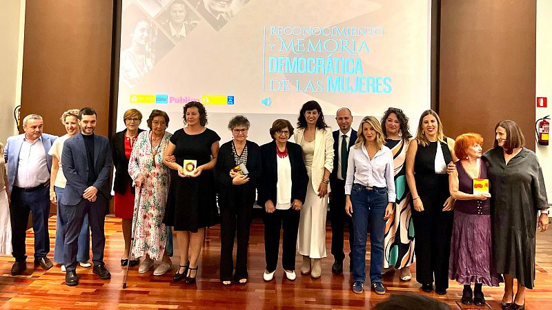 Seis mujeres pioneras reciben un homenaje por "cambiar" la historia de Espaa tras la Transicin