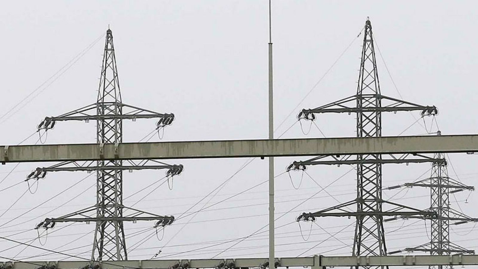 La tarifa de la luz subirá el uno de enero de media un tres por ciento