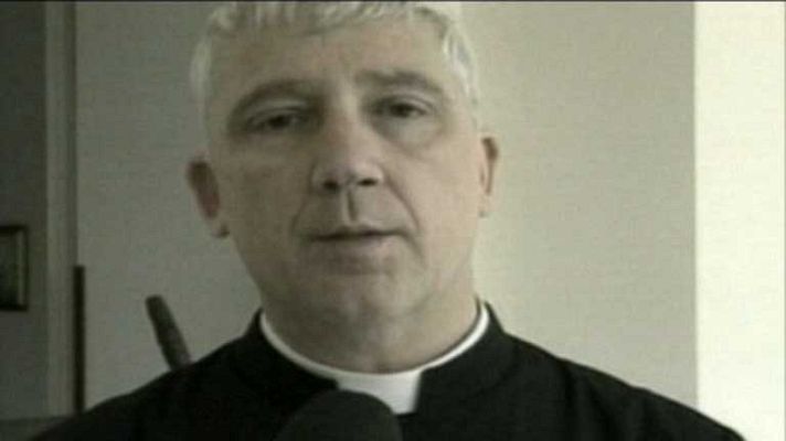 Telediario 1 - Un cura italiano contra las mujeres