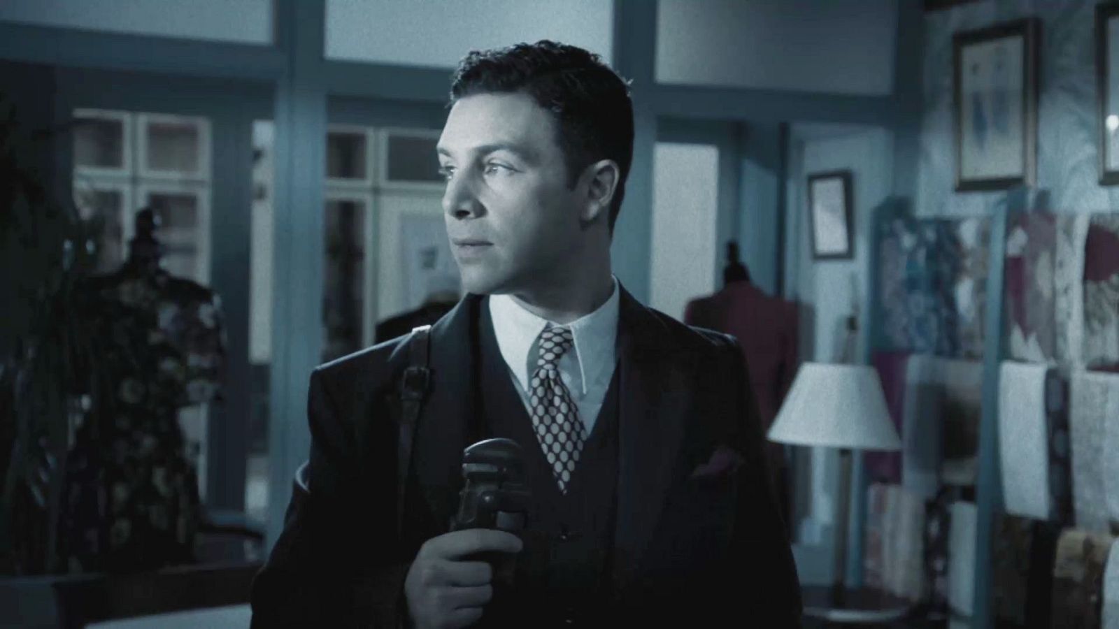 Iván es el culpable de la inundación de la tienda de Paula - Salón de té La Moderna | Ver