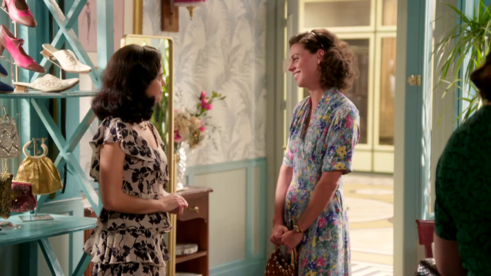 Salón de té La Moderna - Paula abre la tienda tras la inundación