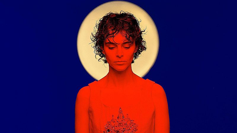 Juana de Arco y su vida arden bajo la mirada de Marta Pazos en "un ritual de sanación" | Ver