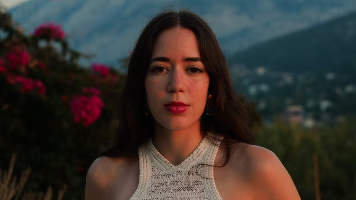 Telediario 2 - Lola Tórtola, la cirujana que ha recibido el Premio Nacional de Poesía Joven