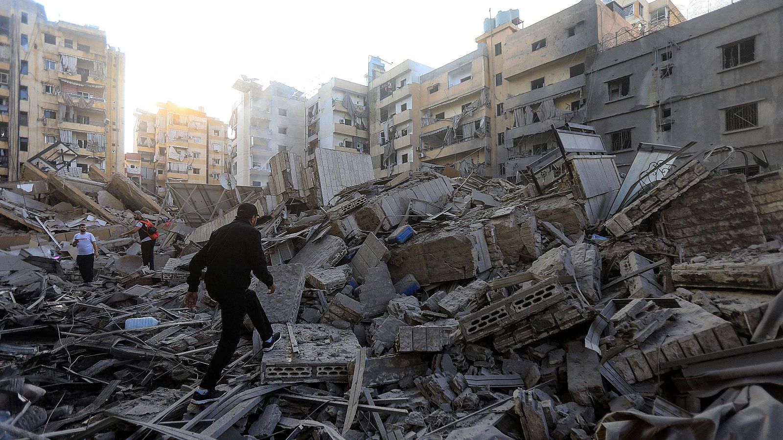 Israel arrasa con los suburbios de Dahye en Beirut | Ver