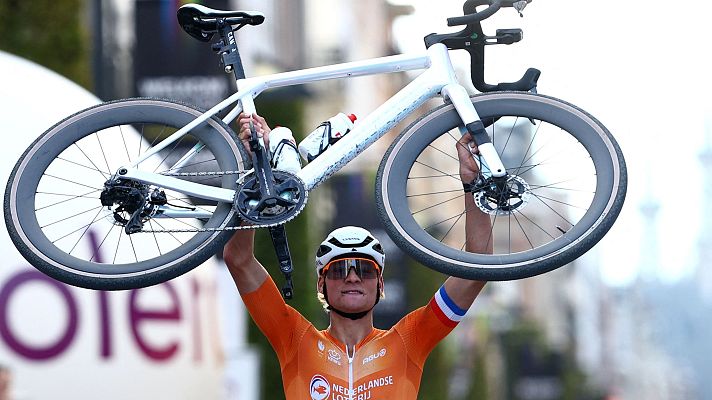 Telediario 1 - Mathieu Van der Poel logra su tercer maillot arcoíris tras ganar el Mundial de gravel
