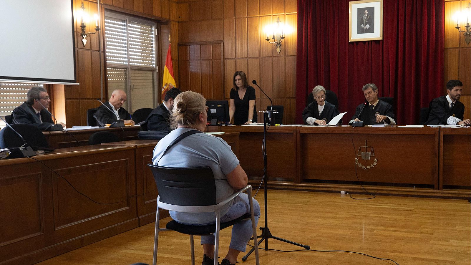 Caso prostitución de menores en Murcia: 5 de los acusados se libran | Ver