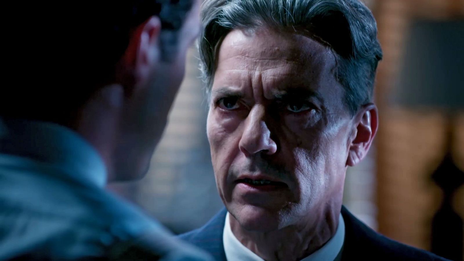 Emiliano le prohíbe a Rodrigo estar con Paula - Salón de té La Moderna | Ver