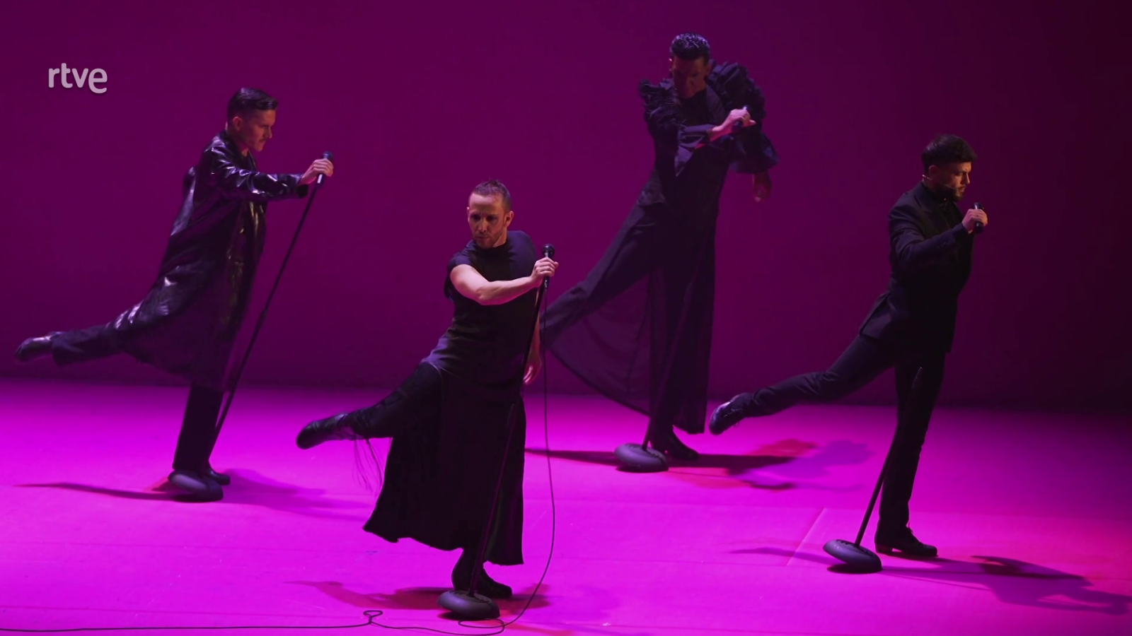 'Muerta de amor' de Manuel Liñán - Atención obras | Ver