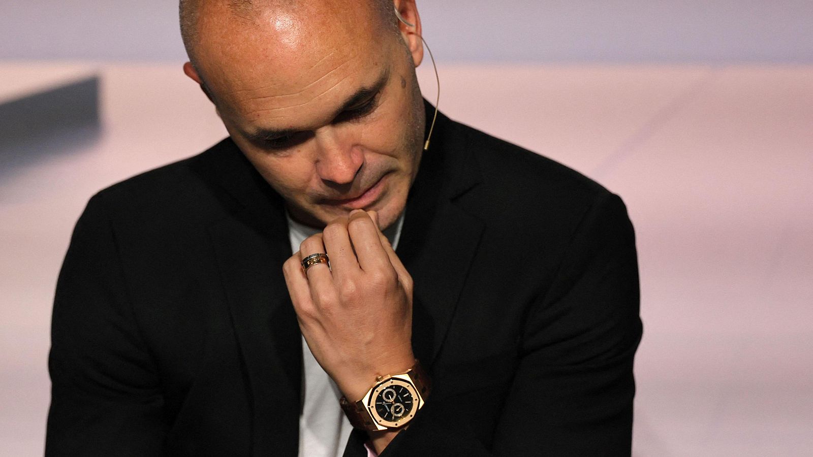 Andrés Iniesta se retira  y anuncia que será entrenador | Ver