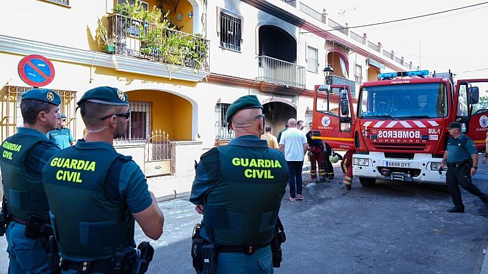 Telediario 1 - La explosión de la batería de un móvil en carga provocó el incendio que mató a una familia en Sevilla