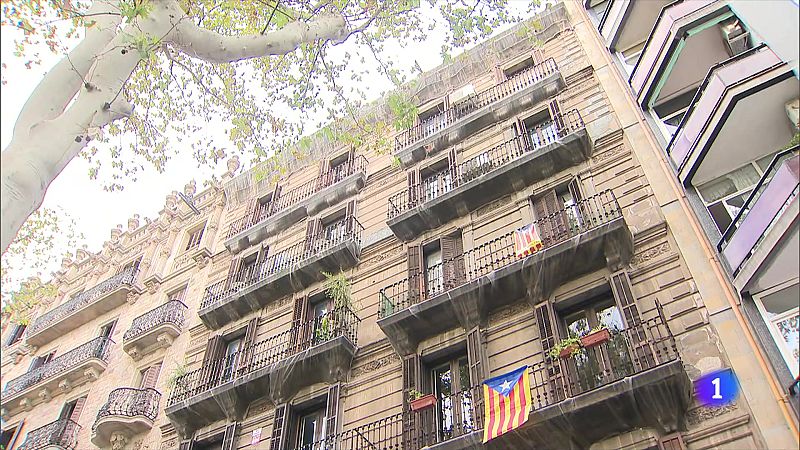 Entitats veïnals demanen aturar la subhasta de cinc blocs de pisos de l'Hospital Clínic - L'Informatiu | Veure